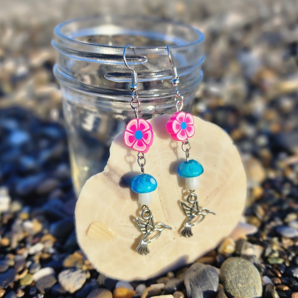 🥳SALE🥳🦙🐦🍄 Spring in the air! Hummingbird mushroom dangle earrings